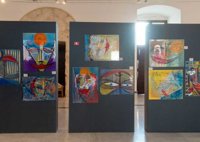 Exposition en Sicilie de l’artiste contemporain Andreas Toto Tscherrig tenue au Museo Moncada (Caltanissetta), à l’occasion du Prix Museo Moncada 2026