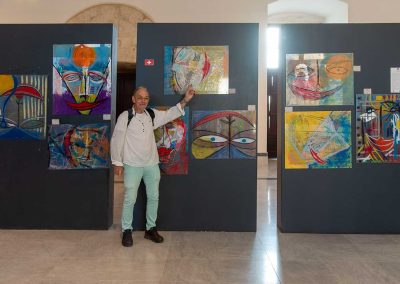Exposition en Sicilie de l’artiste contemporain Andreas Toto Tscherrig tenue au Museo Moncada (Caltanissetta), à l’occasion du Prix Museo Moncada 2026