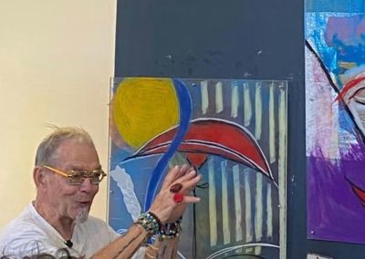 L’artiste Andreas Toto Tscherrig présente et explique ses œuvres exposées au Museo Moncada, en Sicile.