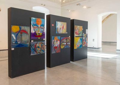 Exposition en Sicilie de l’artiste contemporain Andreas Toto Tscherrig tenue au Museo Moncada (Caltanissetta), à l’occasion du Prix Museo Moncada 2026